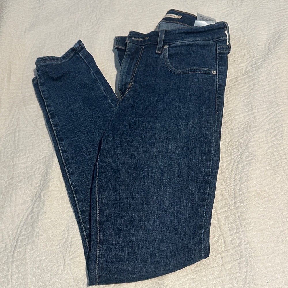 Levi's Women's Straight Leg Jeans in Blue